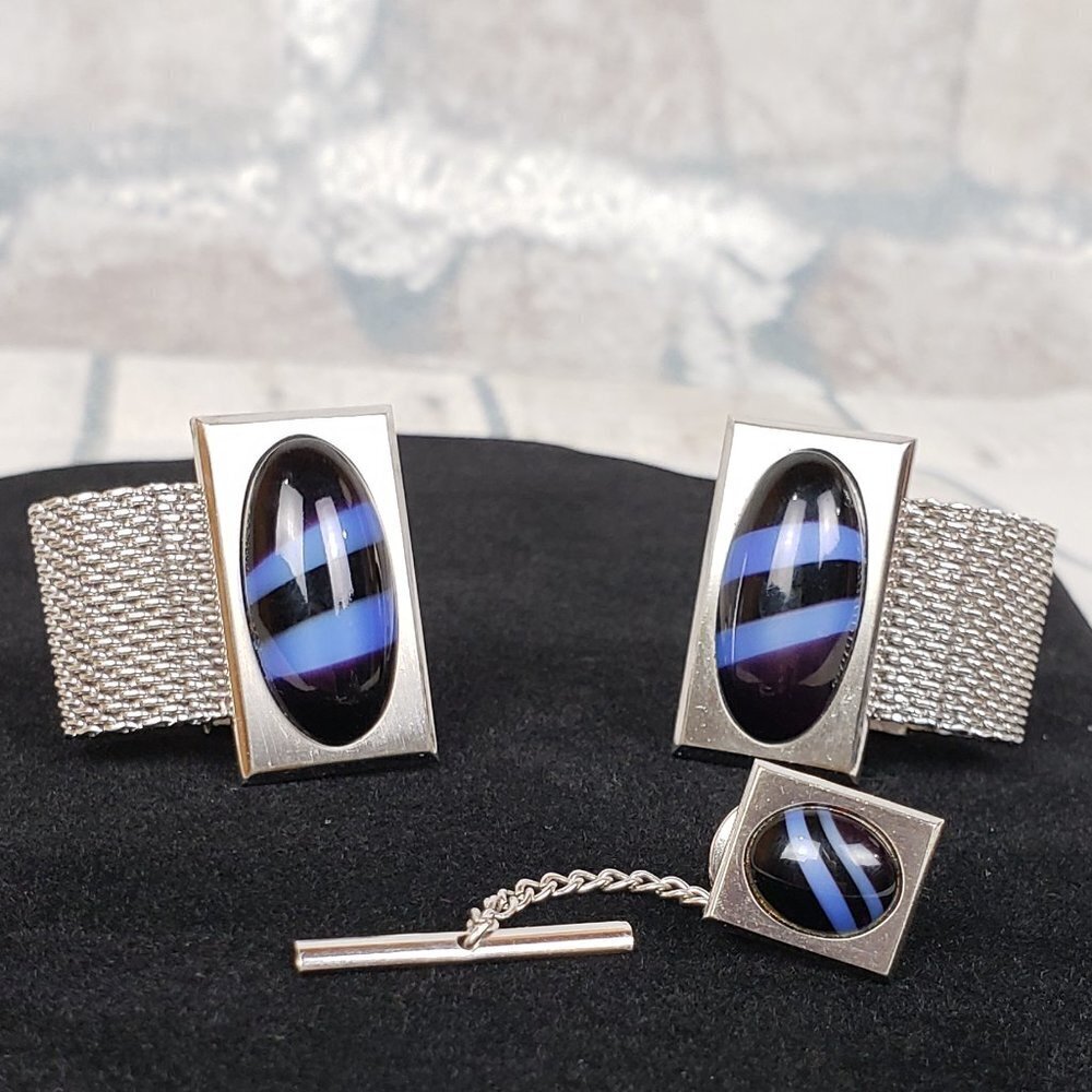 HICKOK Wrap Around Cuff  Link Set Silver Blue